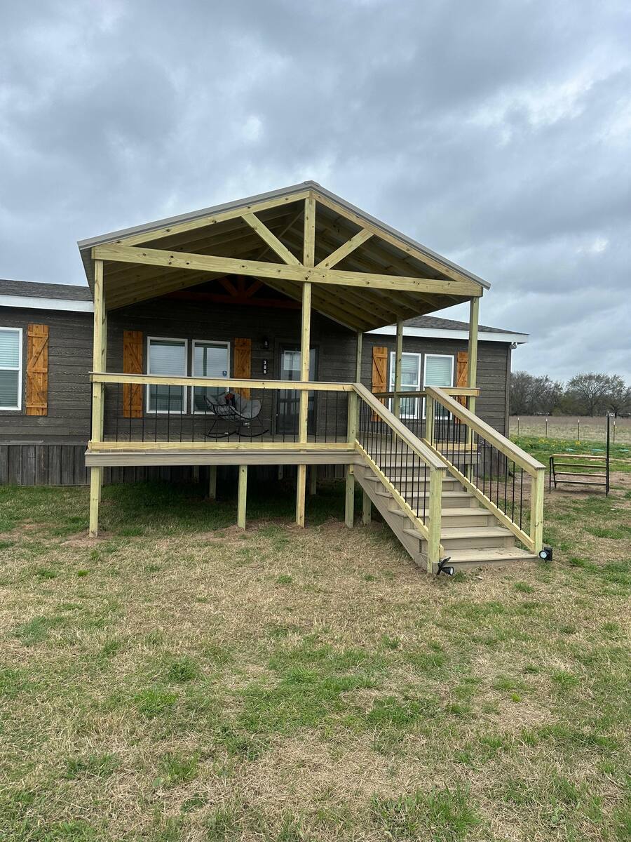 Modern gable-roof entry deck by Lavell Decks